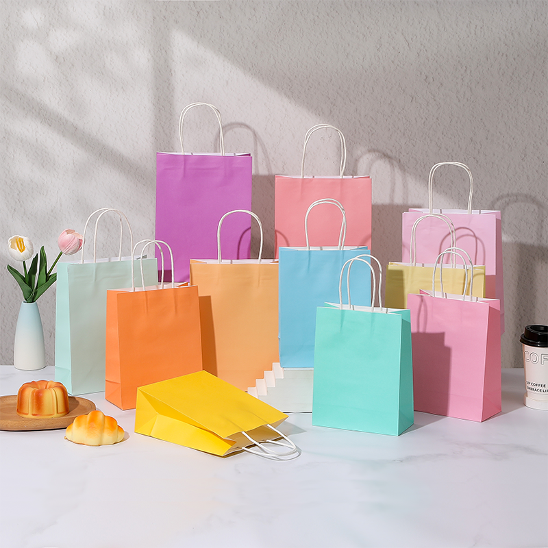 Sacs à provisions en papier kraft couleur bonbon avec poignées en papier torsadées
