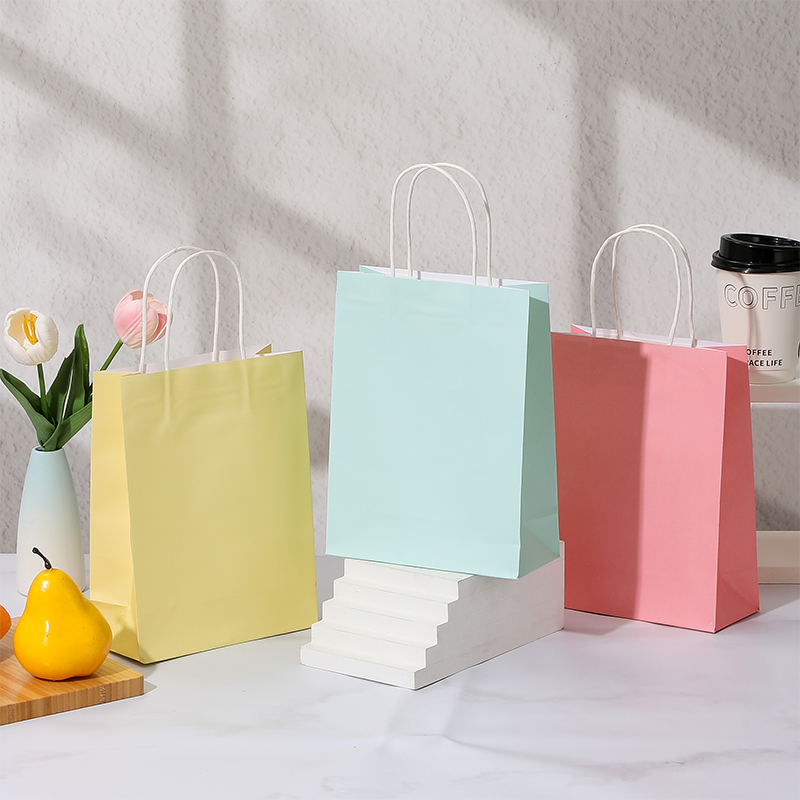 Sacs à provisions en papier kraft couleur bonbon avec poignées en papier torsadées