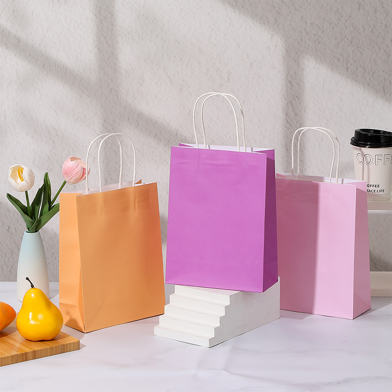 Sacs à provisions en papier kraft couleur bonbon avec poignées en papier torsadées
