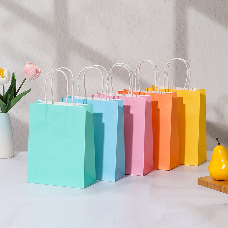 Sacs à provisions en papier kraft couleur bonbon avec poignées en papier torsadées