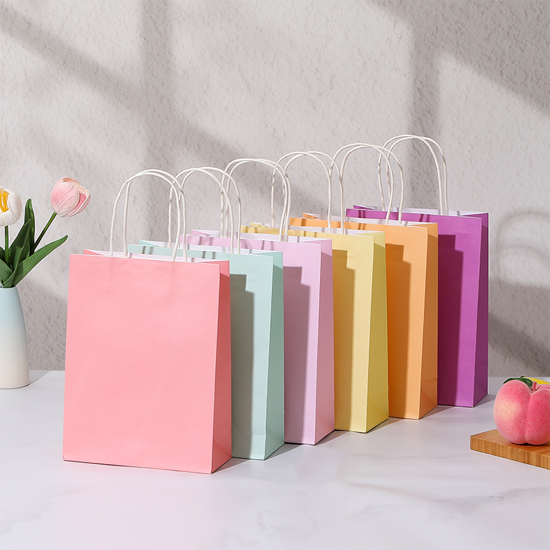 Sacs à provisions en papier kraft couleur bonbon avec poignées en papier torsadées