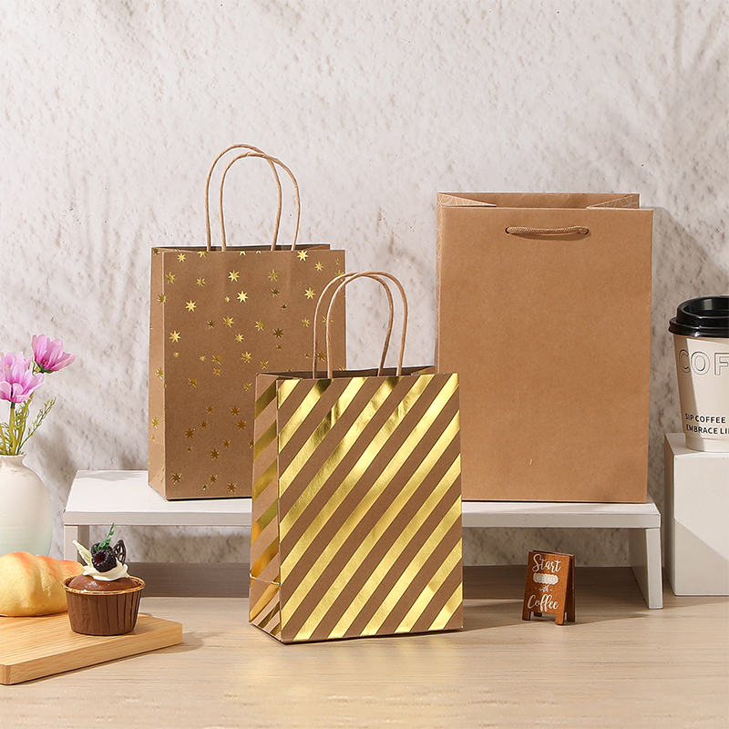 Sacs en papier kraft bon marché sacs cabas cadeau avec anses et impression personnalisée origine chine