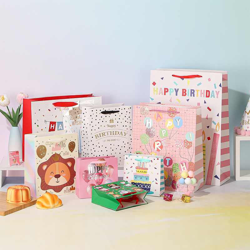 Sacs cadeaux d'anniversaire Kraft avec poignées pour cadeaux de fête