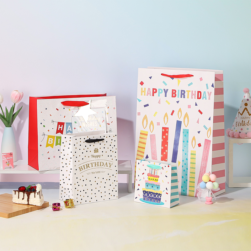 Sacs cadeaux d'anniversaire Kraft avec poignées pour cadeaux de fête