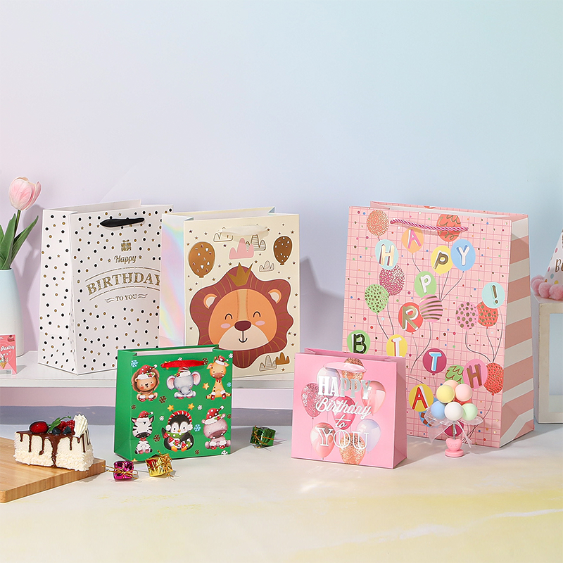 Sacs cadeaux d'anniversaire Kraft avec poignées pour cadeaux de fête