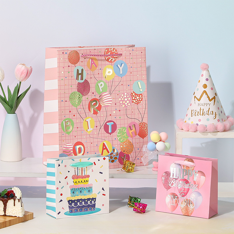 Sacs cadeaux d'anniversaire Kraft avec poignées pour cadeaux de fête