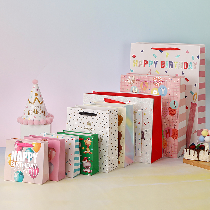 Sacs cadeaux d'anniversaire Kraft avec poignées pour cadeaux de fête