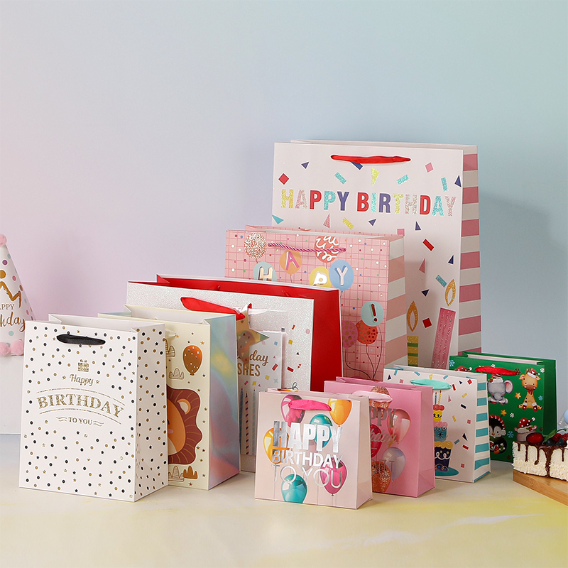 Sacs cadeaux d'anniversaire Kraft avec poignées pour cadeaux de fête