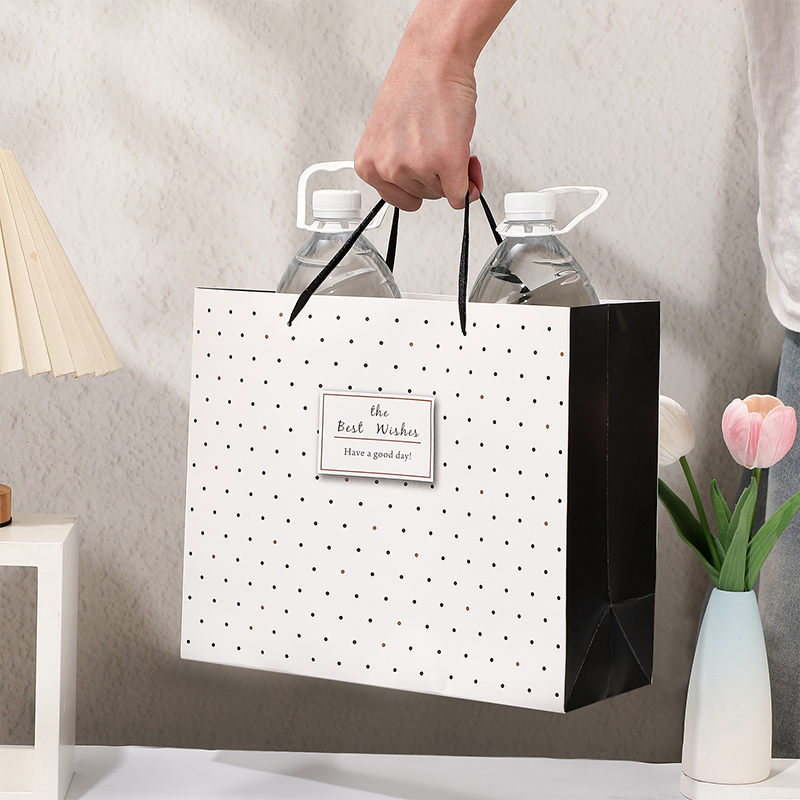 Sacs en papier cadeaux haut de gamme pour les achats au détail et les emballages cadeaux