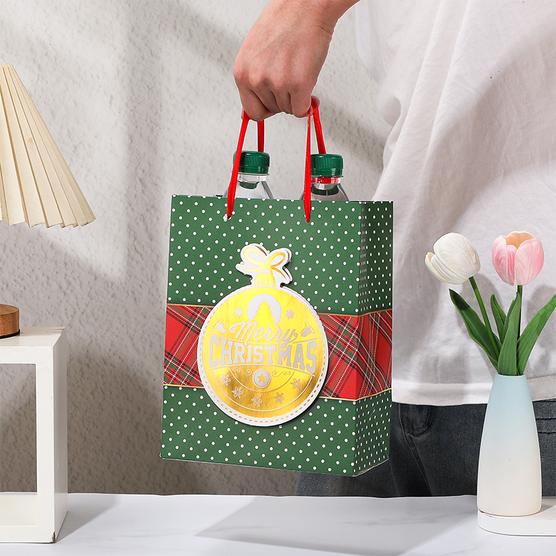 Sac cadeau en papier kraft imprimé de Noël décoratif saisonnier